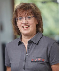 Brunhilde Kindle-Hasse, Leiterin Forschung und Entwicklung von ROWO Coating, leitet Entwicklungsprojekte für innovative Kundenlösungen durch Vakuumbeschichtung flexibler Substrate.