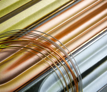 Antimikrobielle Schichten auf Folien bei ROWO Coating für keimreduzierende Oberflächen in Medizintechnik, Verpackung und Hygieneanwendungen.