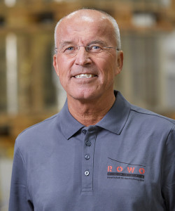 Roland Müller, Experte für Vakuumbeschichtung bei ROWO Coating für innovative Rolle-zu-Rolle Beschichtungsverfahren flexibler Substrate.