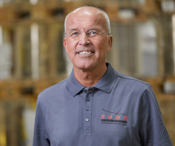 Roland Müller, Experte für Vakuumbeschichtung bei ROWO Coating für innovative Rolle-zu-Rolle Beschichtungsverfahren flexibler Substrate.